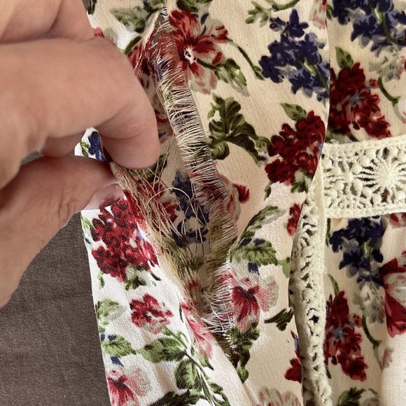 Blue Tassel Anthropologie Maylou Open Shoulder Blouse Floral Crochet Size Medium - Picture 14 of 16